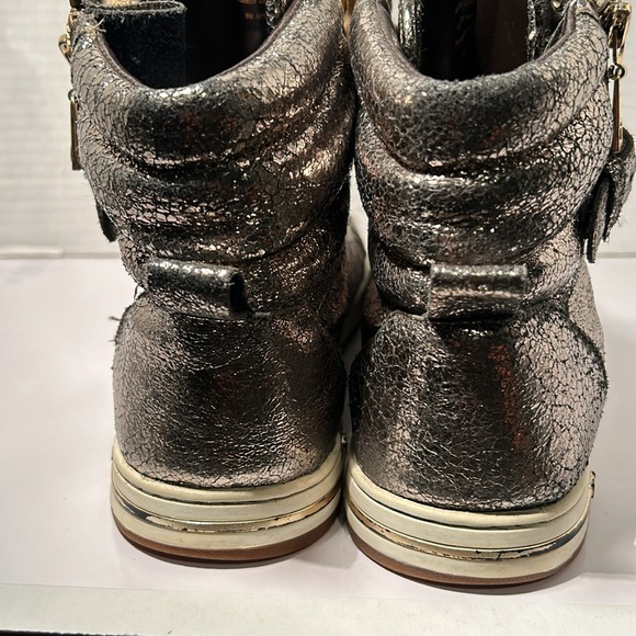 Michael Kors Glam Studded High top sneakers size 8. - Picture 6 of 15